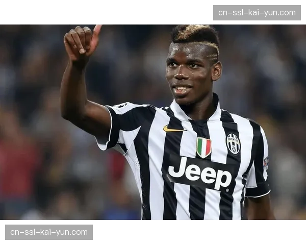 特写：尤文图斯老将博格巴替补登场，收获主场球迷掌声