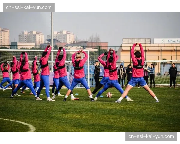 老鹰队训练开放日,主帅强调四月需改善退防速度以限制对手快攻 老鹰队训练开放日,主帅强调四月需改善退防速度以限制对手快攻