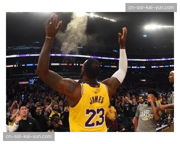 特写:詹姆斯常规赛收官战出场时间创赛季新低,为季后赛蓄力姿态明显 特写:詹姆斯常规赛收官战出场时间创赛季新低,为季后赛蓄力姿态明显